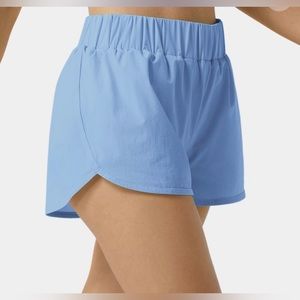 NWT. Halara High Waisted Dolphin Hem Casual Shorts 2" × 1, Small